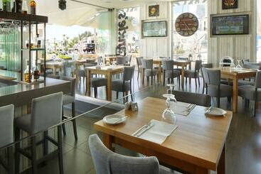 Melpo Antia Hotel & Suites