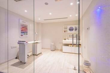 Melpo Antia Hotel & Suites