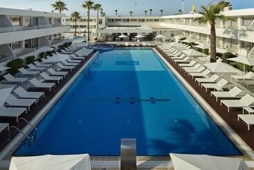 Melpo Antia Hotel & Suites