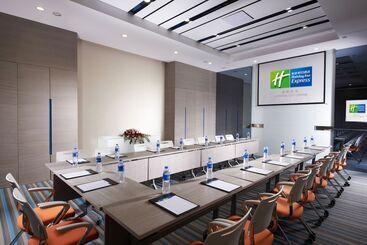هتل Holiday Inn Express Luoyang City Center, An Ihg