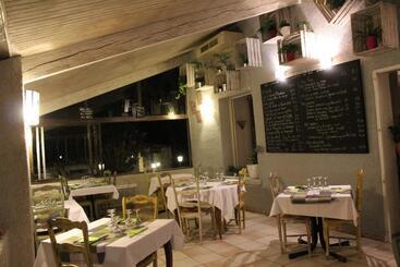 هتل Hôtel Lou Caleù Restaurant Le Rocher Des Abeilles