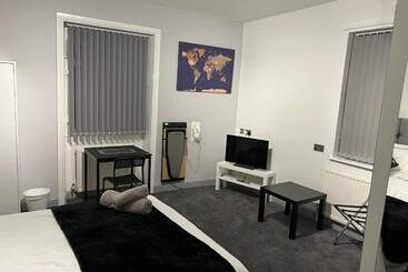هتل Huddersfield Central Lodge