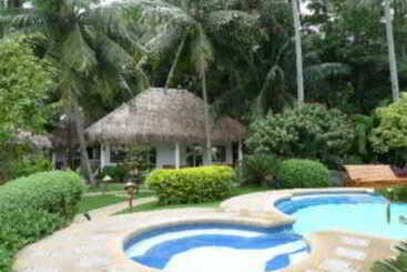هتل Pura Vida Beach & Dive Resort