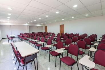 هتل Rede Andrade Hangar