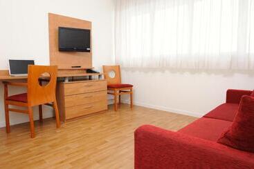 هتل Séjours & Affaires Rennes Longs Champs