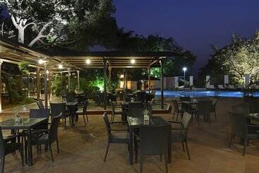 هتل The Dukes Retreat, Khandala