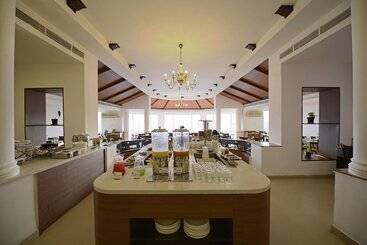هتل The Dukes Retreat, Khandala