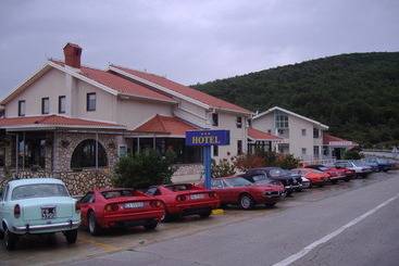 هتل Zlatni Lav