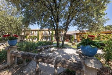 Logis La Bastide De Grignan Hotel & Restaurant La Chênaie