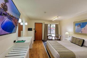 فندق على الطريق The Palms Dubbo