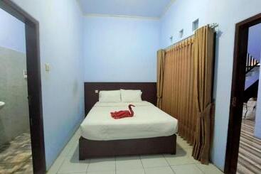 تختخواب و صبحانه Artha Graha Homestay