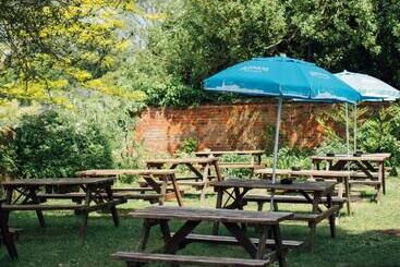 تختخواب و صبحانه The Marlborough Dedham