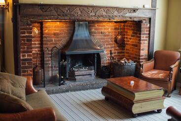 تختخواب و صبحانه The Marlborough Dedham