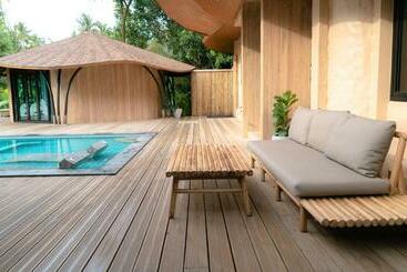 استراحتگاه Touch Beachfront Pool Villa Koh Yao Noi