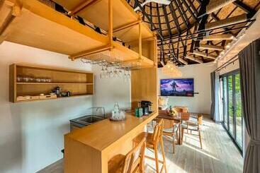 استراحتگاه Touch Beachfront Pool Villa Koh Yao Noi
