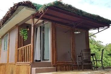 هتل Caliraya Ecoville Recreation And Farm Resort