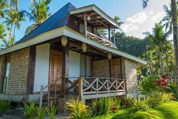 هتل Caluwayan Palm Island Resort