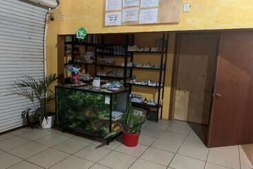 هتل Cannacare By Oyo Rooms