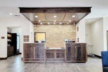 هتل Comfort Suites