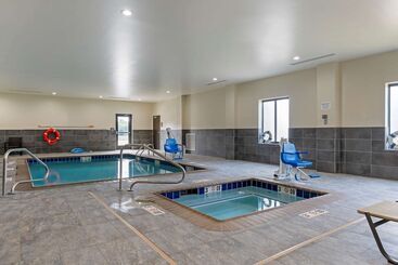 هتل Comfort Suites