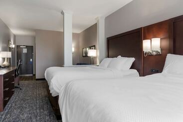 هتل Comfort Suites