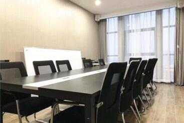 Echarm Hotel Jingzhou Olympic Sports Center