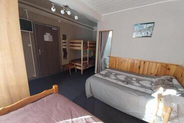 هتل Hôtel Les Deux Cols