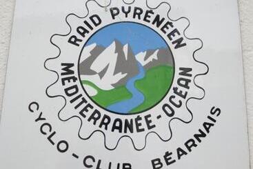 هتل Hôtel Les Deux Cols