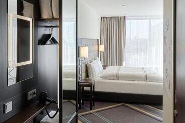 هتل Premier Inn Hamburg City Klostertor