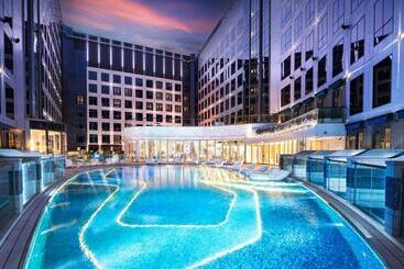 هتل Regala Skycity