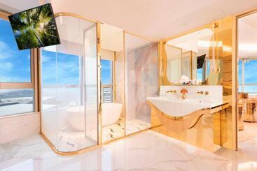هتل Regala Skycity