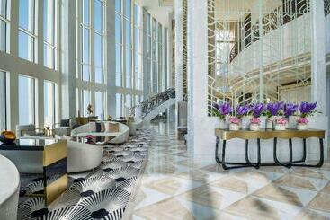 هتل Wyndham Grand Doha West Bay Beach