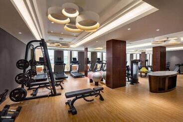 هتل Wyndham Grand Doha West Bay Beach