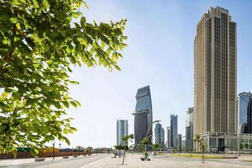 هتل Wyndham Grand Doha West Bay Beach