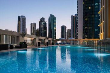 هتل Wyndham Grand Doha West Bay Beach