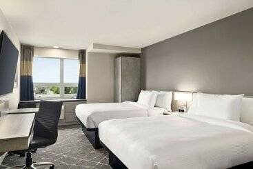 Microtel Inn & Suites Montreal Airport Dorval Qc
