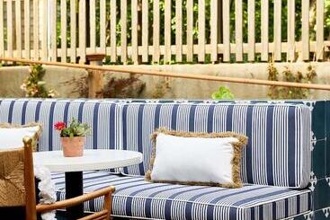 בית מלון כפרי Blue Iris By Life House