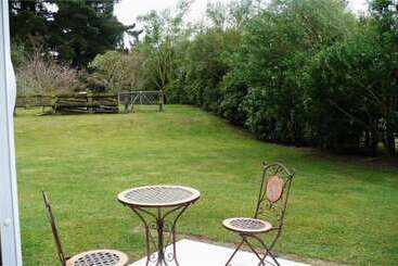 هتل Christchurch City & Country Cottages   Nut Point Cottage