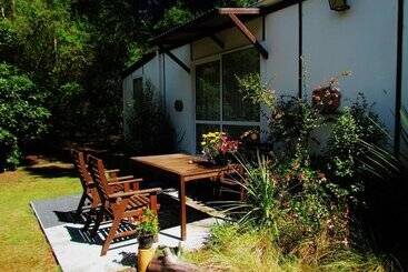 هتل Christchurch City & Country Cottages   Nut Point Cottage