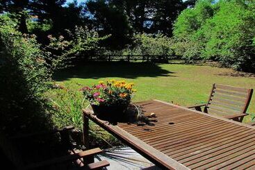 هتل Christchurch City & Country Cottages   Nut Point Cottage