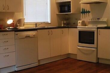 هتل Christchurch City & Country Cottages   Nut Point Cottage