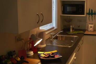 هتل Christchurch City & Country Cottages   Nut Point Cottage