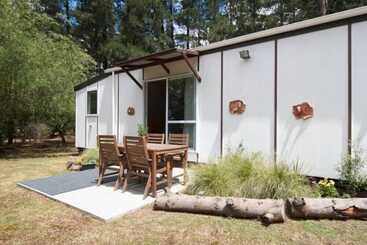 هتل Christchurch City & Country Cottages   Nut Point Cottage