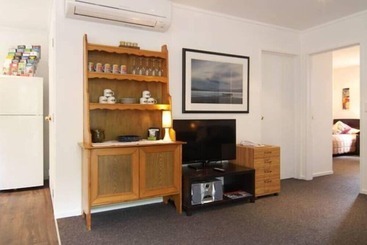 هتل Christchurch City & Country Cottages   Nut Point Cottage