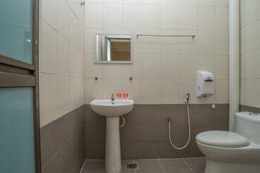 هتل Holiday Dive Inn