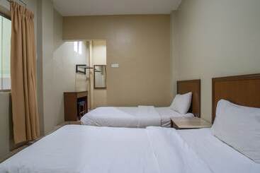 هتل Holiday Dive Inn