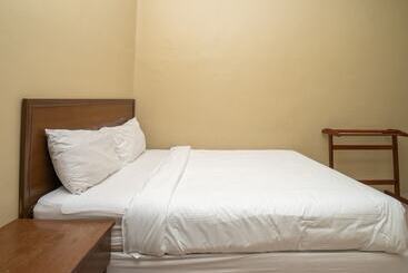 هتل Holiday Dive Inn