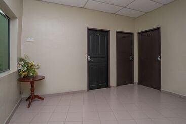 هتل Holiday Dive Inn