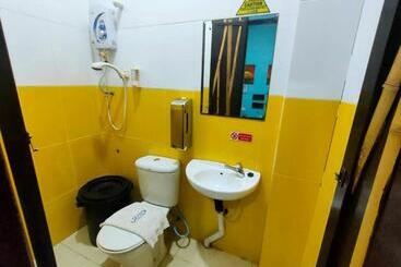 هتل Holiday Dive Inn