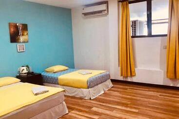 هتل Holiday Dive Inn